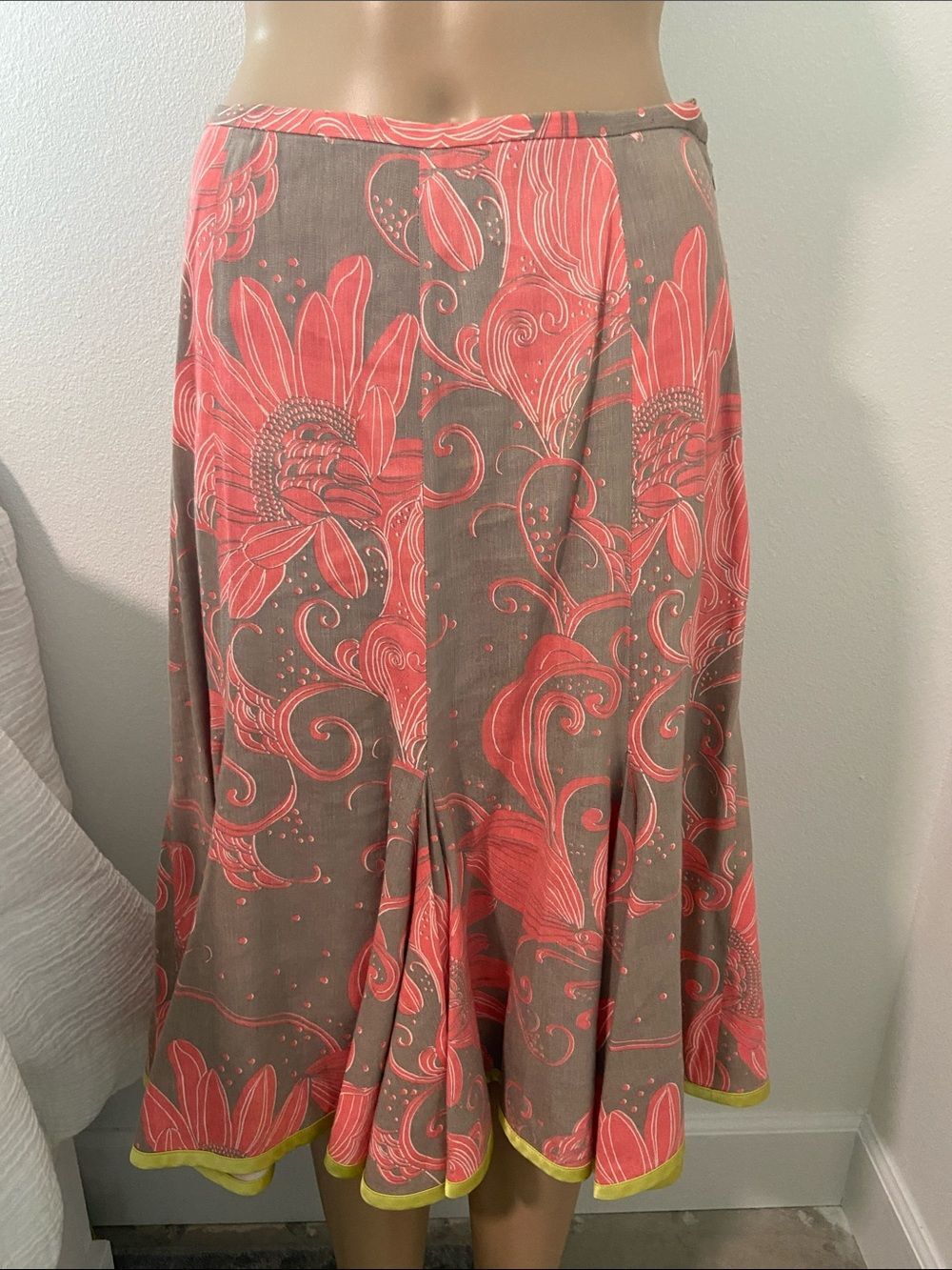 Etcetera Coral Floral Midi Skirt with Taupe Background Sz 4